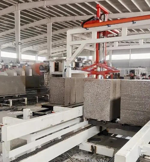Bau einer Produktionslinie für selbstisolierte Blöcke für einen Kunden in Shache, Xinjiang